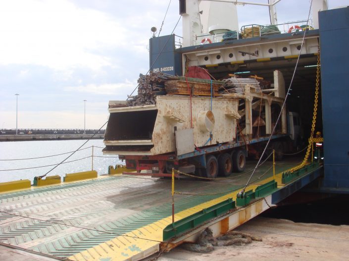 We specialize in handling maritime transportation on Containers